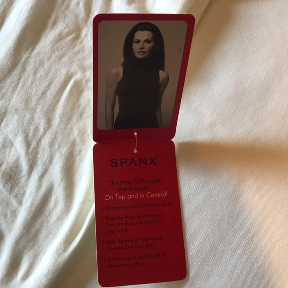 4/25$ Spanx Chic Sleeveless Turtleneck - Picture 3 of 8